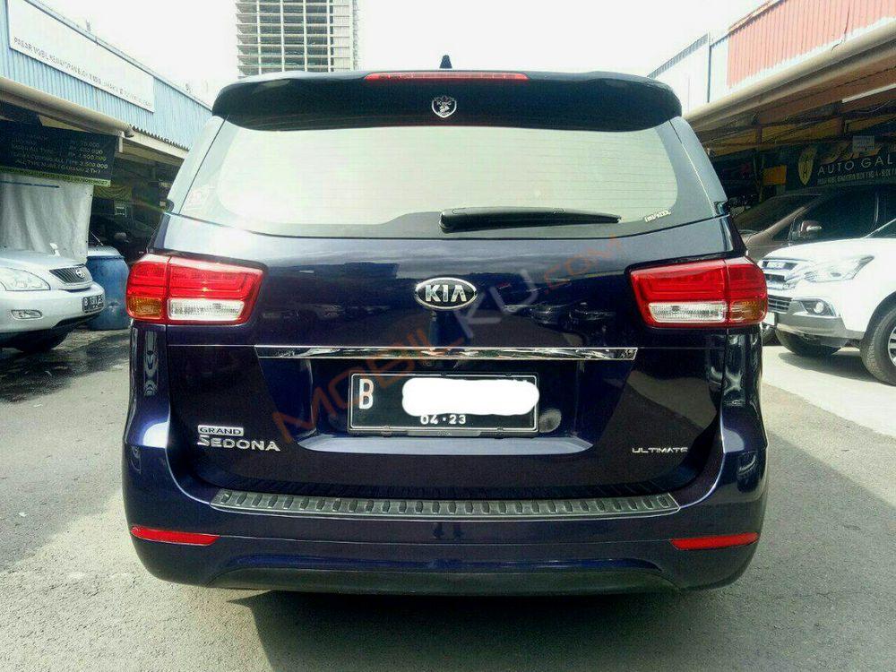 Mobil Kia Sedona 2017