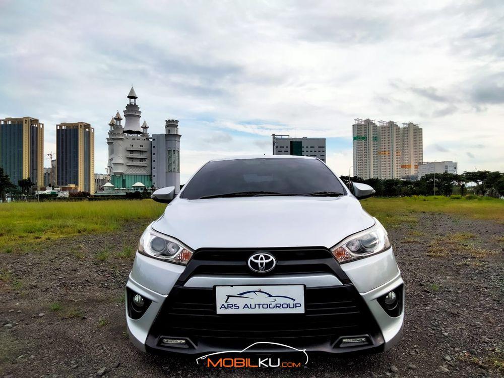 Mobil Toyota Yaris 2016