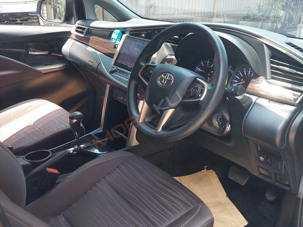 Mobil Toyota Kijang Innova 2022