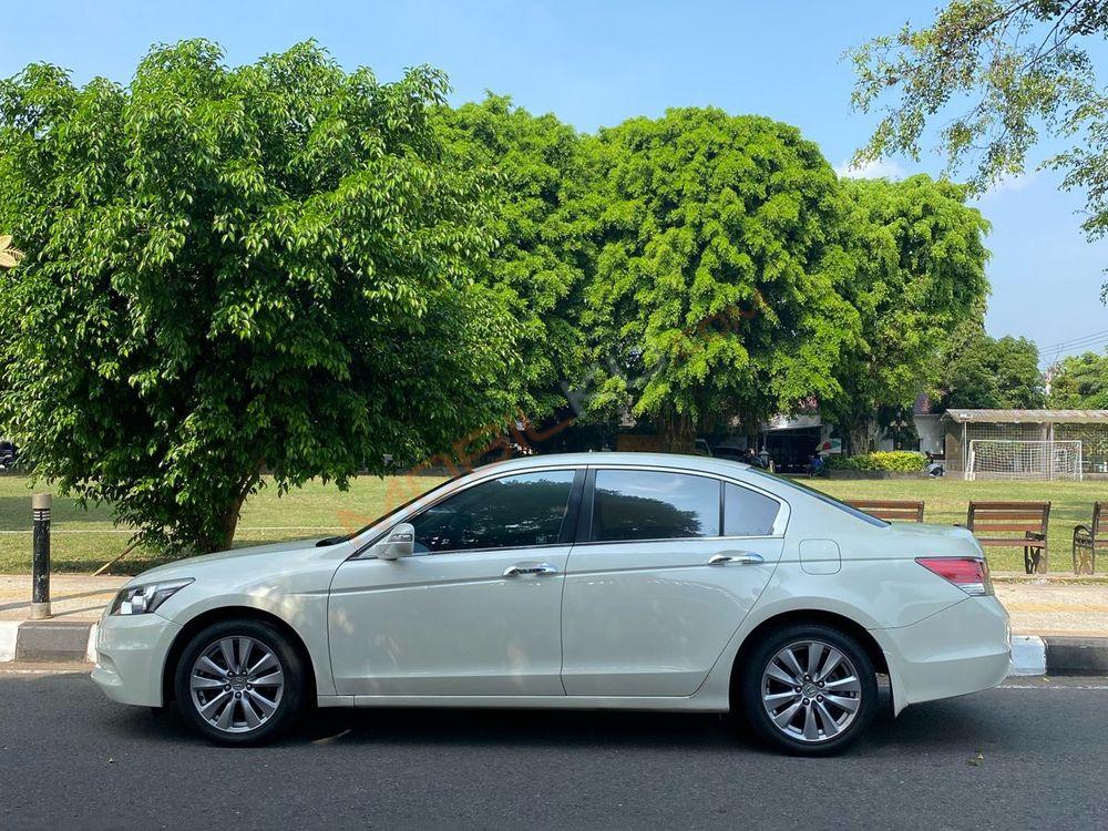 Mobil Honda Accord 2012