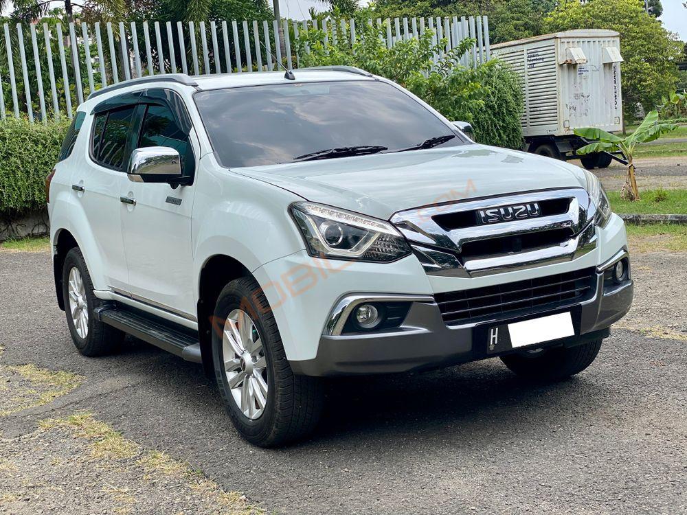 Mobil Isuzu MU-X 2017
