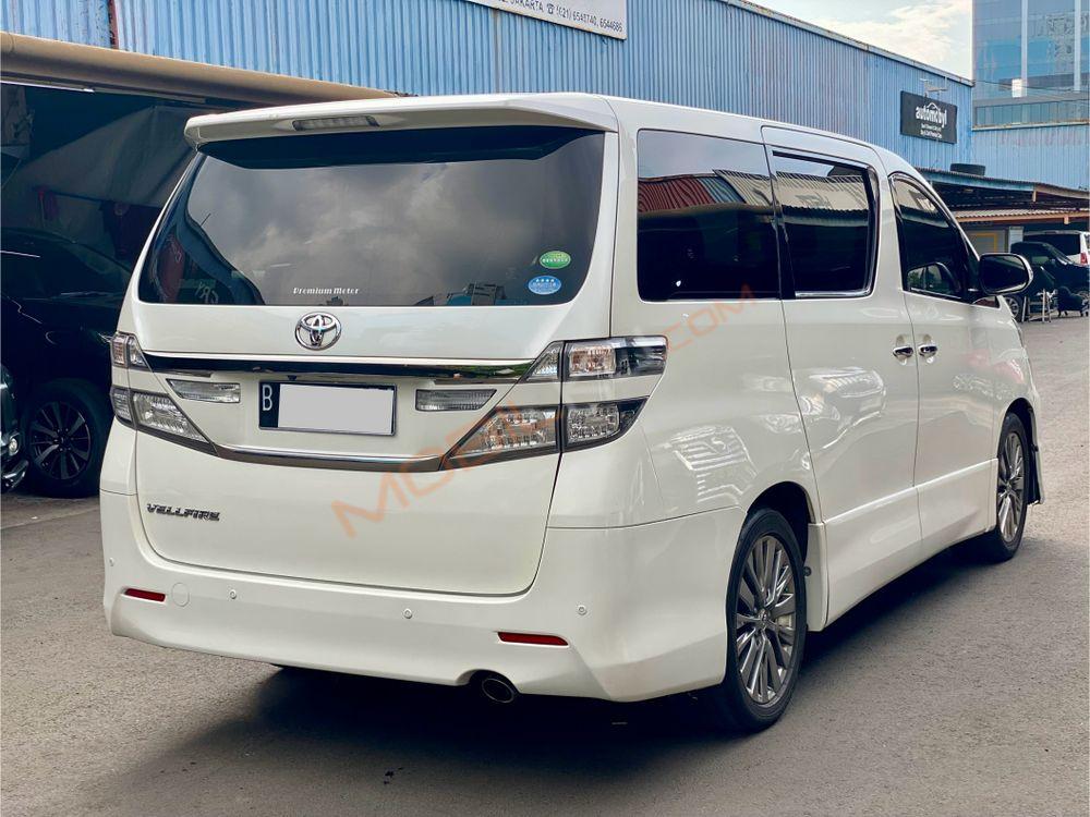 Mobil Toyota Vellfire 2015