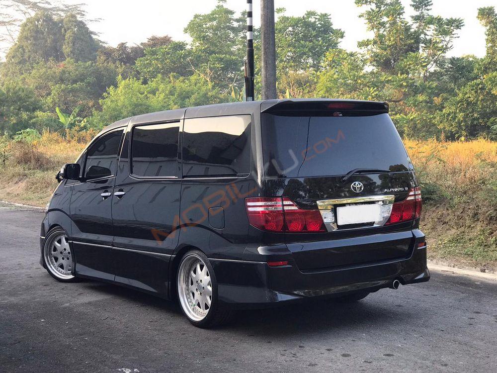 Mobil Toyota Alphard 2008