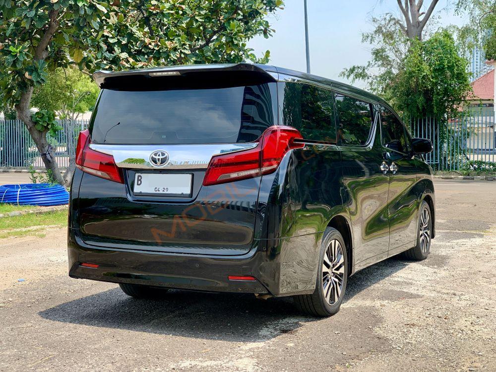 Mobil Toyota Alphard 2020