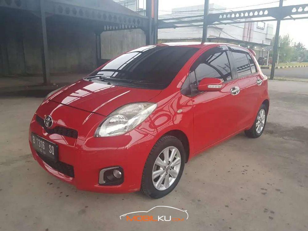 Mobil Toyota Yaris 2013