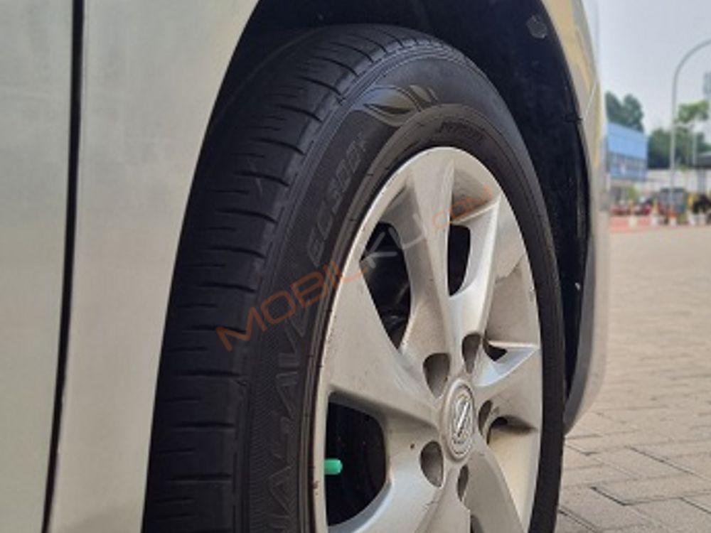 Mobil Nissan Serena 2013