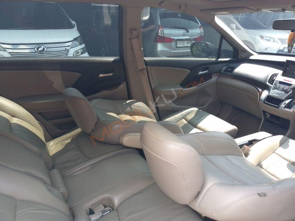 Mobil Honda Odyssey 2012