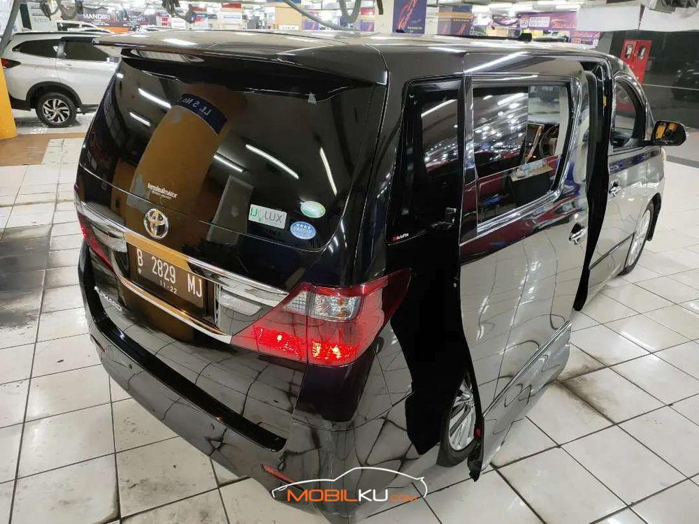 Mobil Toyota Alphard 2012