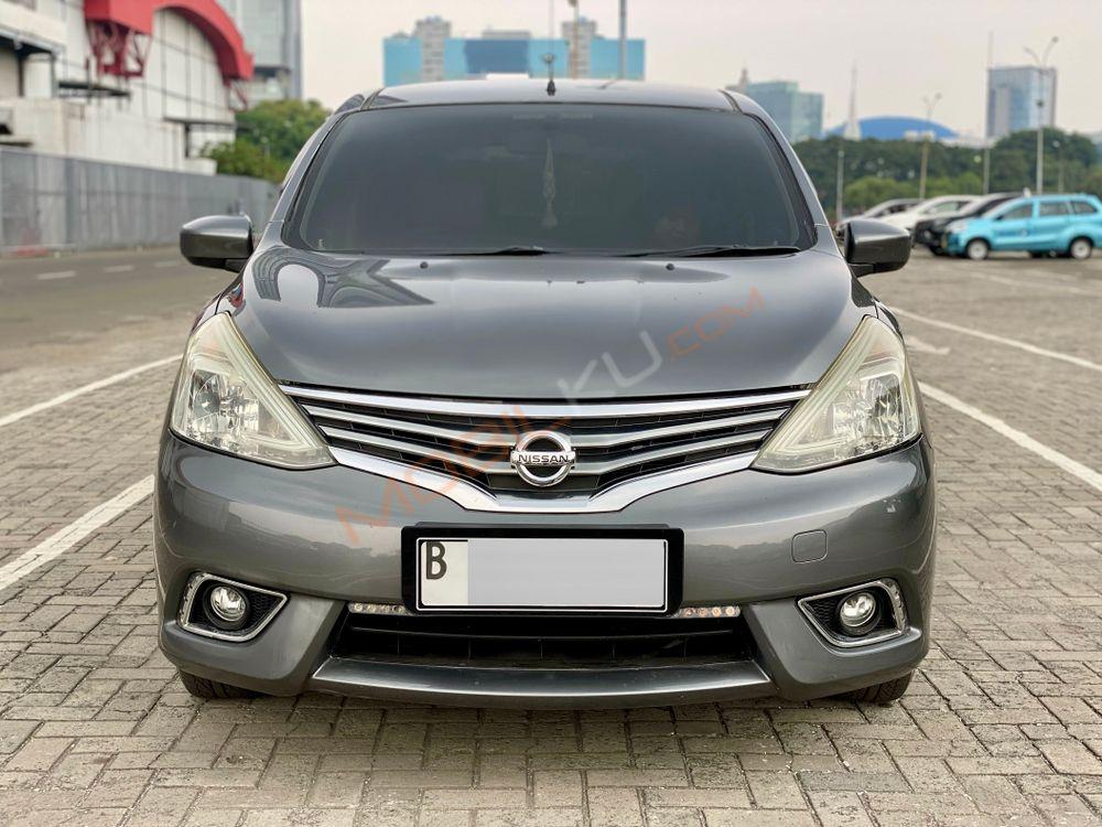Mobil Nissan Grand Livina 2015