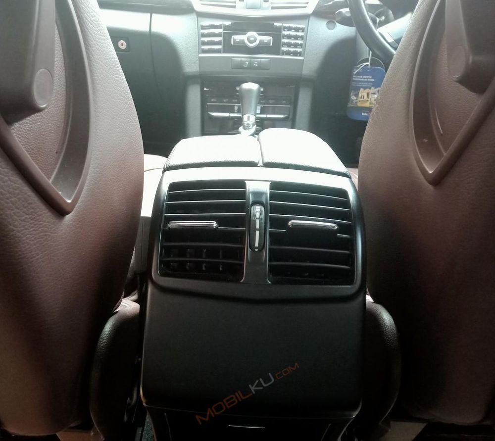 Mobil Mercedes-Benz E-Class 2011
