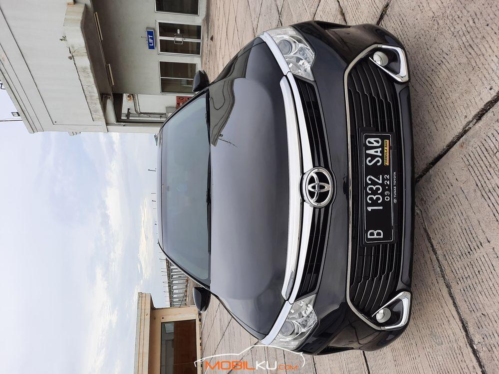 Mobil Toyota Camry 2017