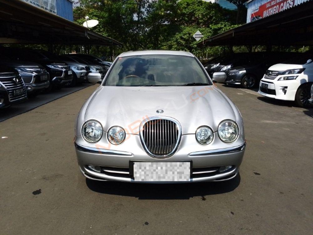 Mobil Jaguar S-Type 2001