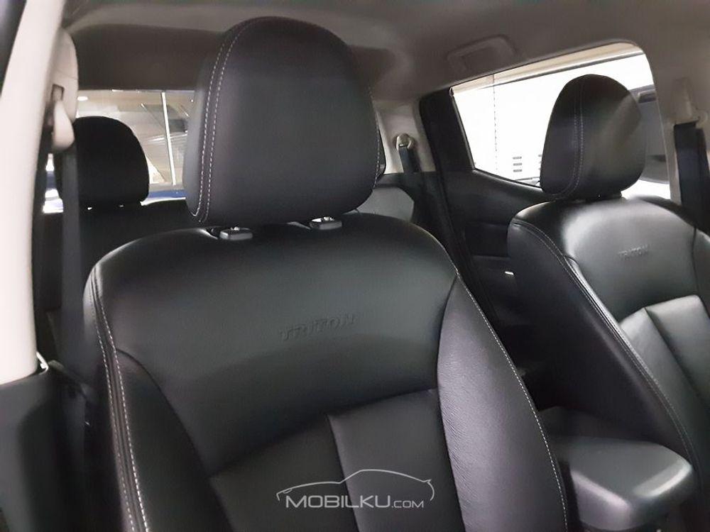 Mobil Mitsubishi Triton 2017