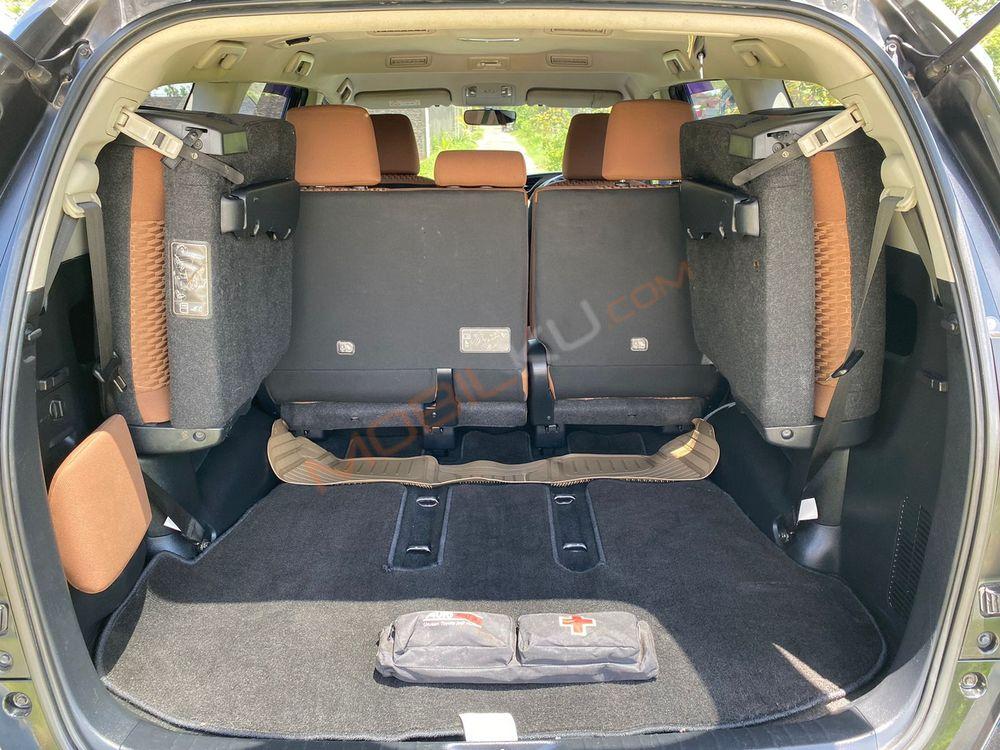 Mobil Toyota Kijang Innova 2016