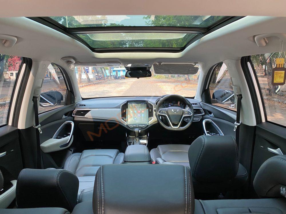 Mobil Wuling Almaz 2022