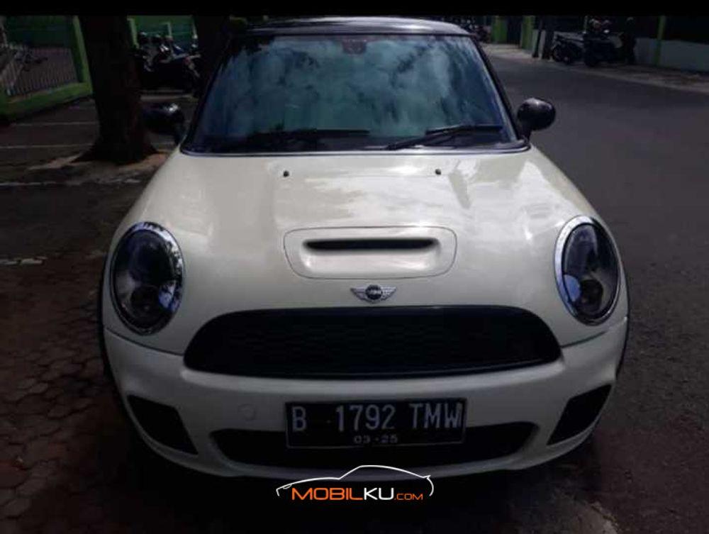 Mobil MINI 3-Door 2010