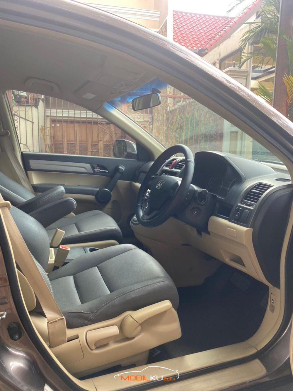 Mobil Honda CR-V 2011