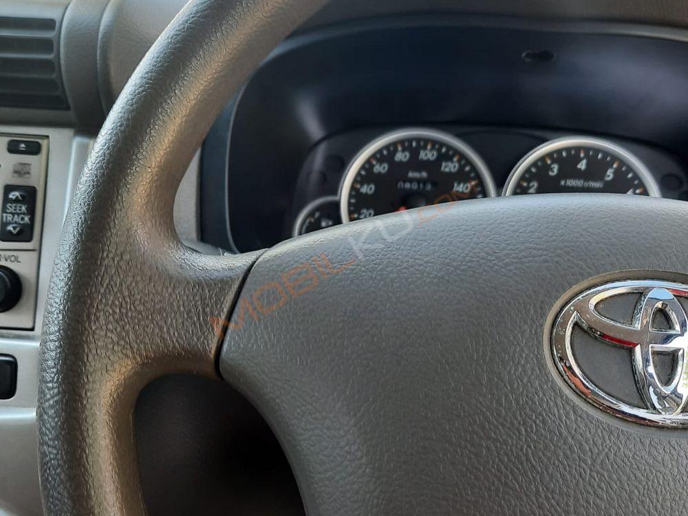 Mobil Toyota Avanza 2010