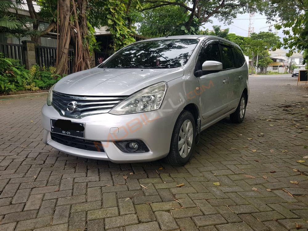 Mobil Nissan Grand Livina 2015