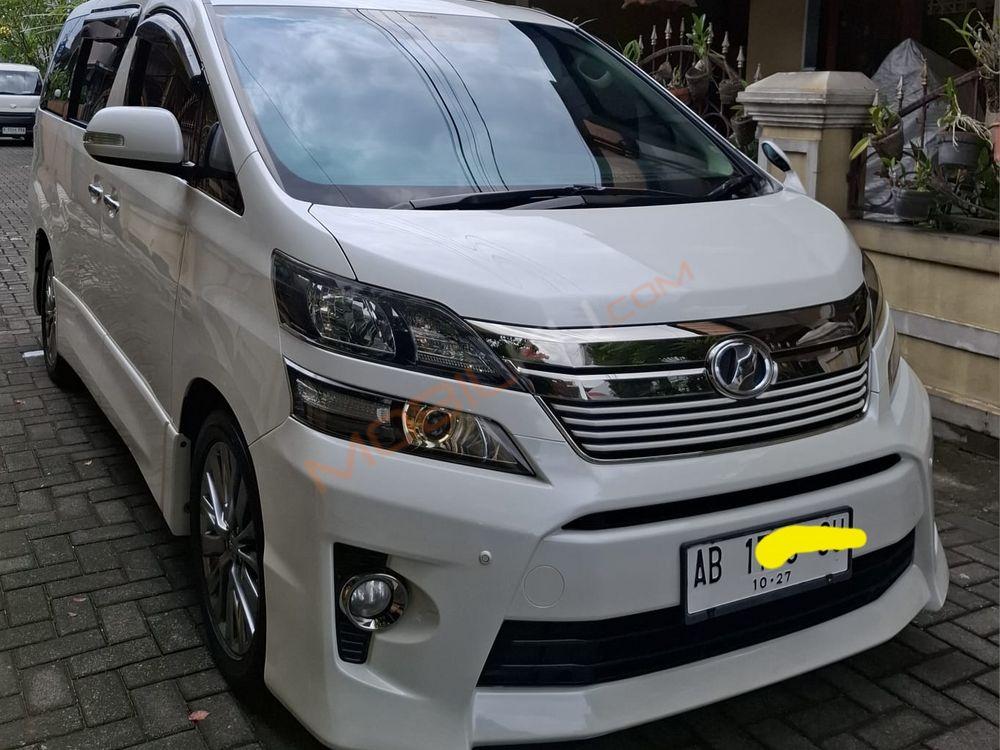 Mobil Toyota Vellfire 2013