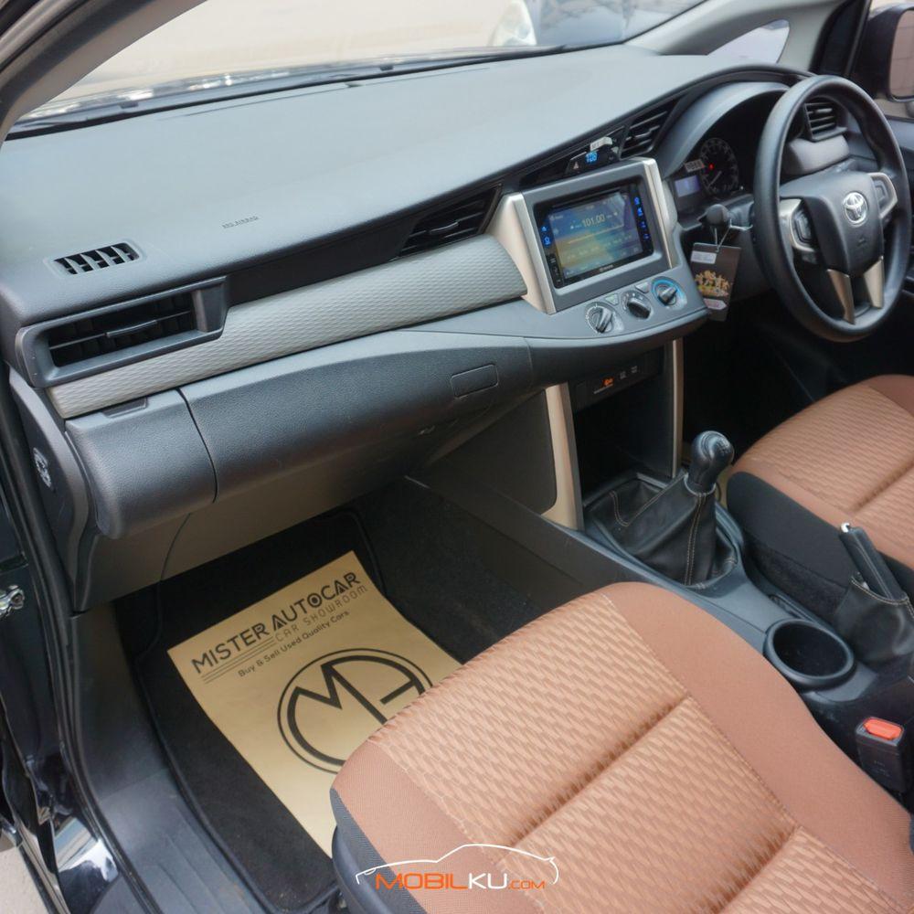 Mobil Toyota Kijang Innova 2019