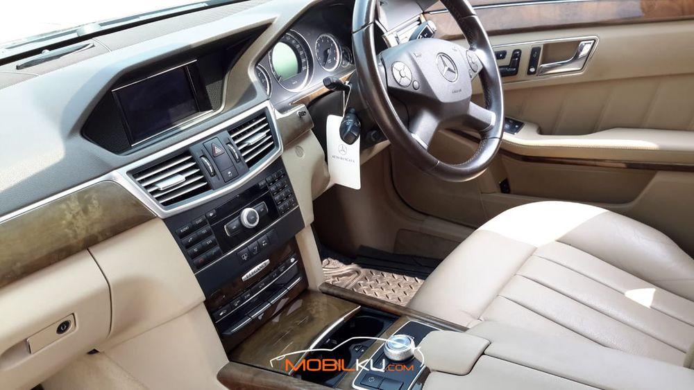 Mobil Mercedes-Benz E-Class 2009