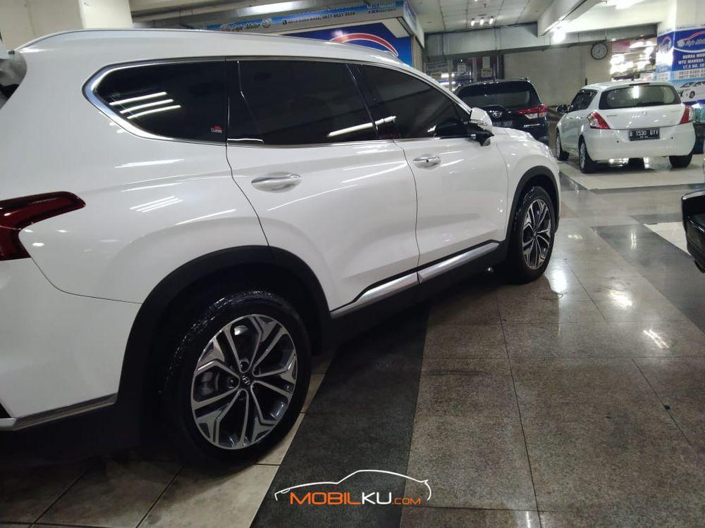 Mobil Hyundai Santa Fe 2019