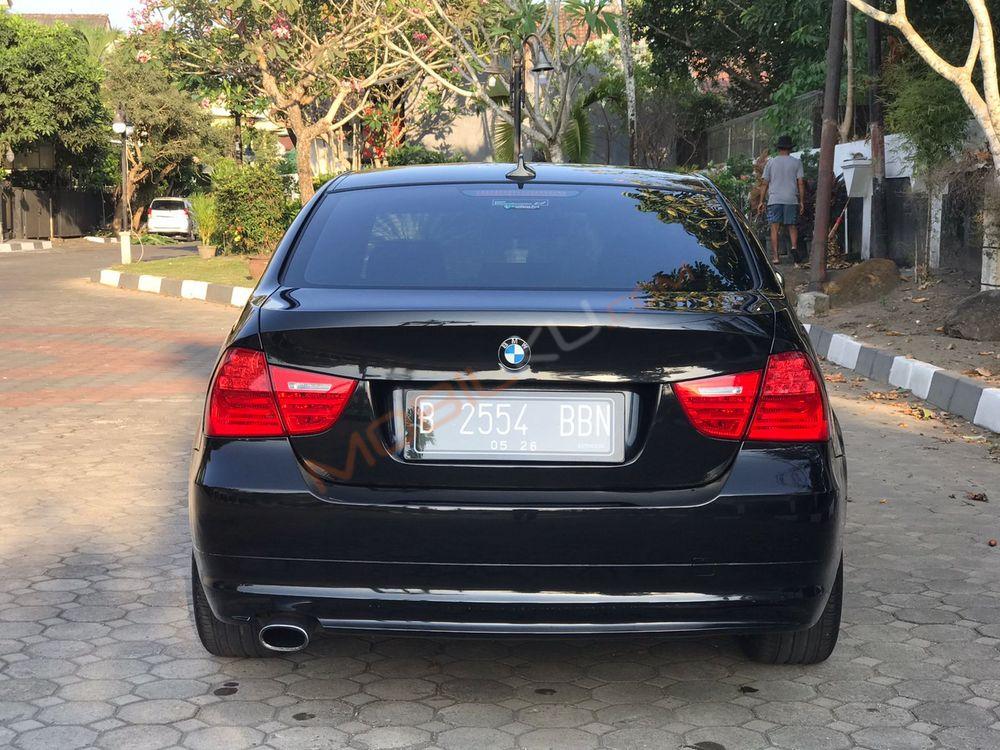 Mobil BMW 3 Series 2010