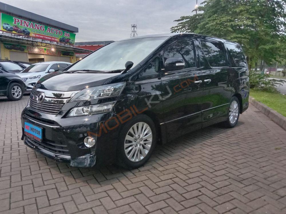 Mobil Toyota Vellfire 2015