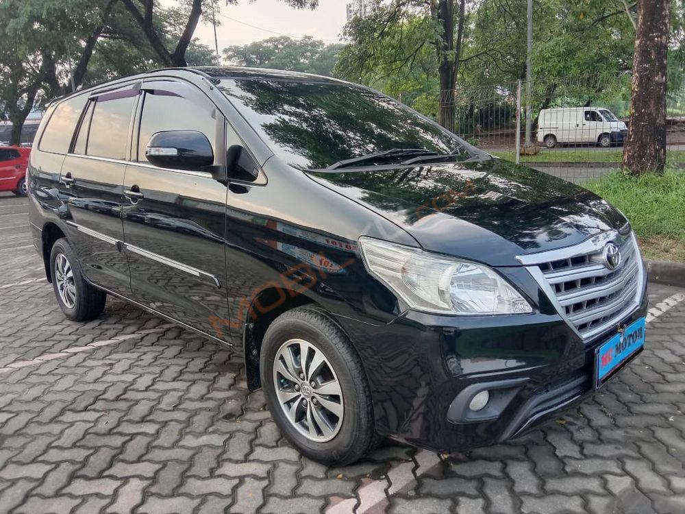 Mobil Toyota Kijang Innova 2015