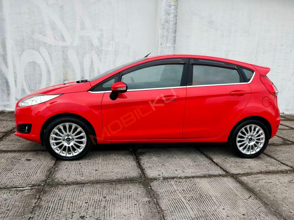Mobil Ford Fiesta 2014