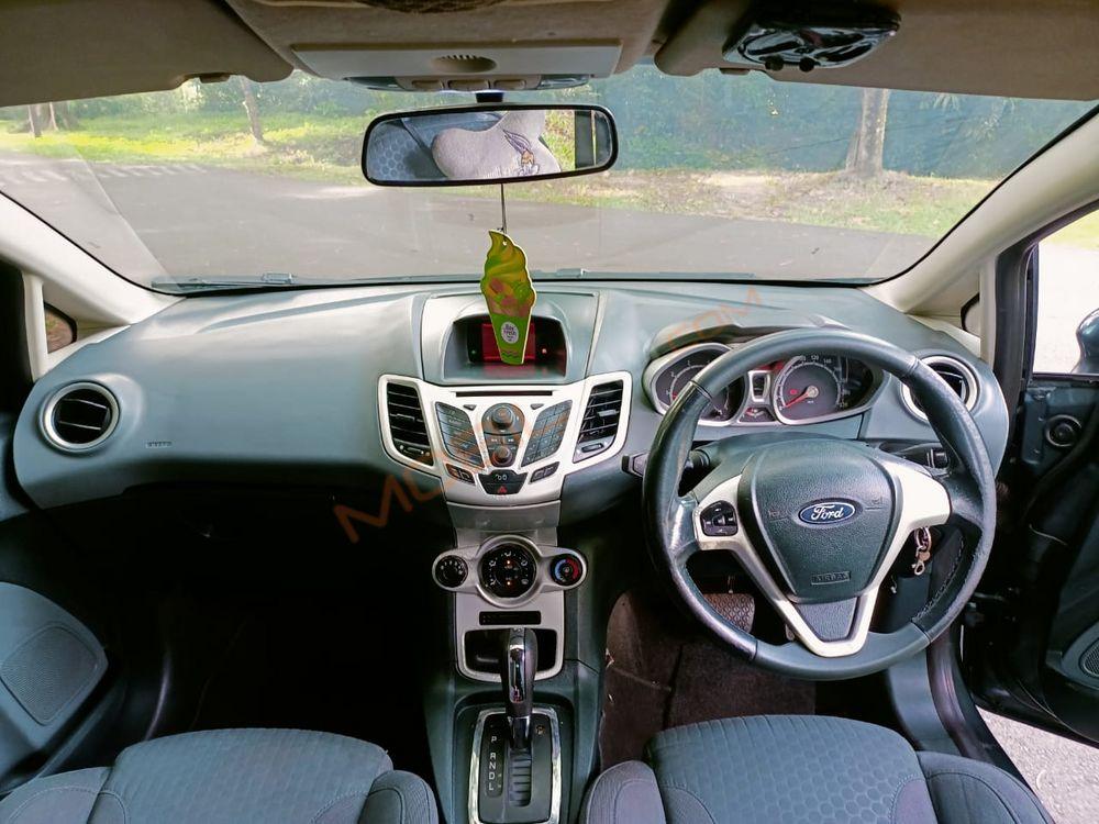 Mobil Ford Fiesta 2011