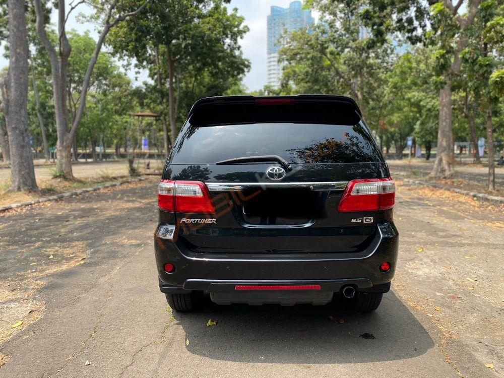 Mobil Toyota Fortuner 2011