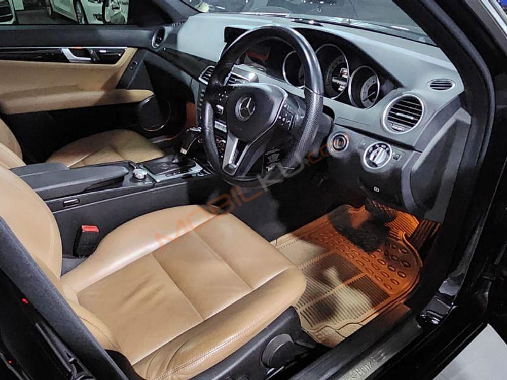Mobil Mercedes-Benz C-Class 2013