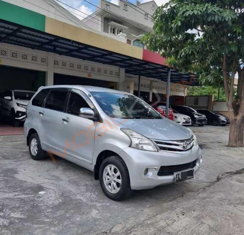 Mobil Toyota Avanza 2012