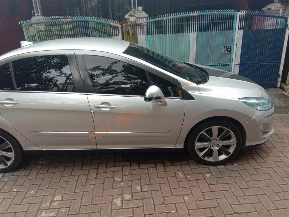 Mobil Peugeot 408 2012
