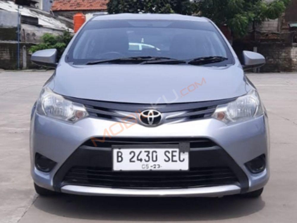 Mobil Toyota Limo 2014