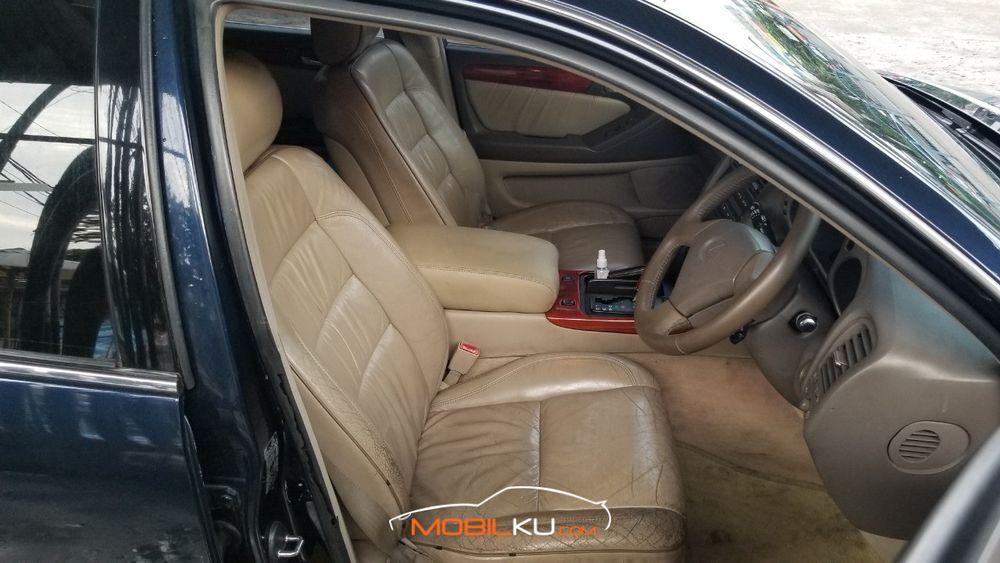 Mobil Lexus GS 2000