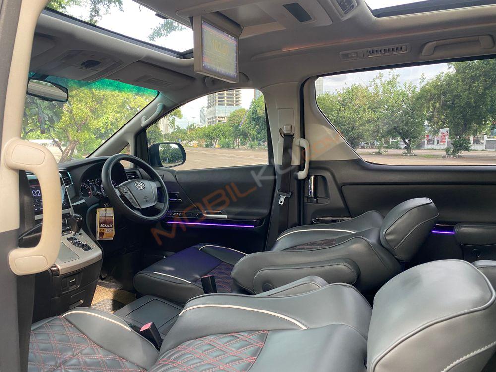 Mobil Toyota Vellfire 2013