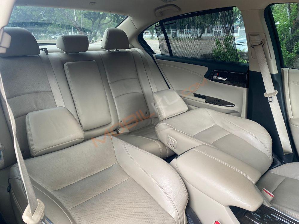 Mobil Honda Accord 2013