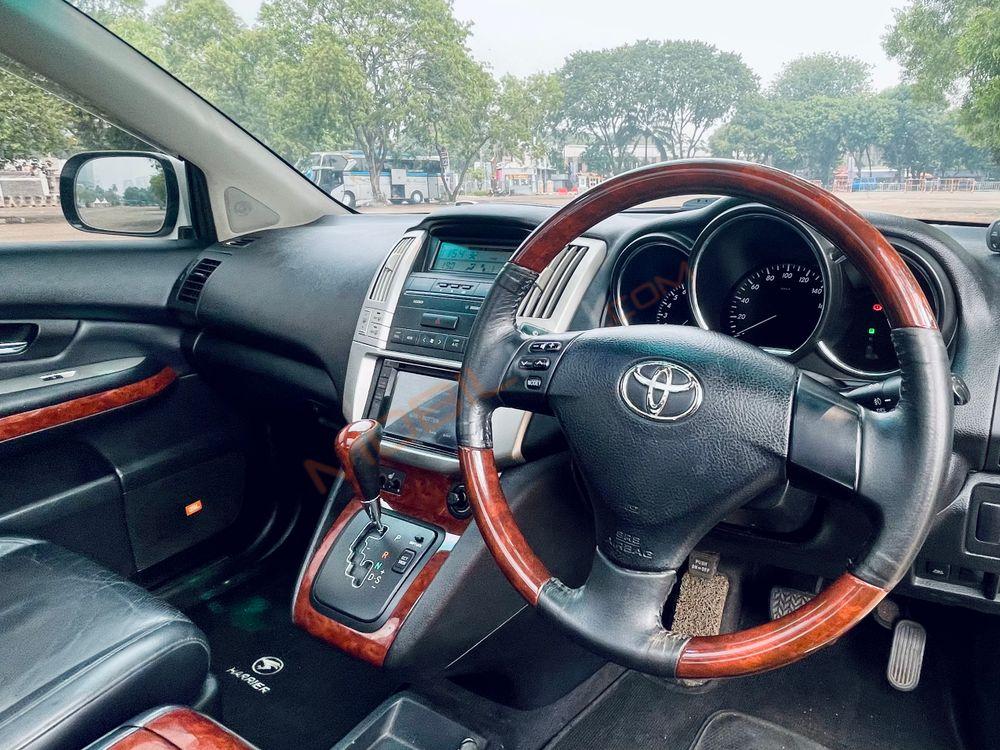 Mobil Toyota Harrier 2011