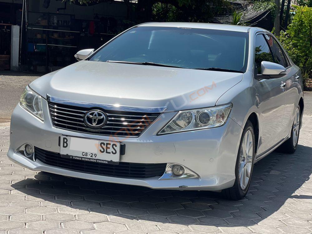Mobil Toyota Camry 2013