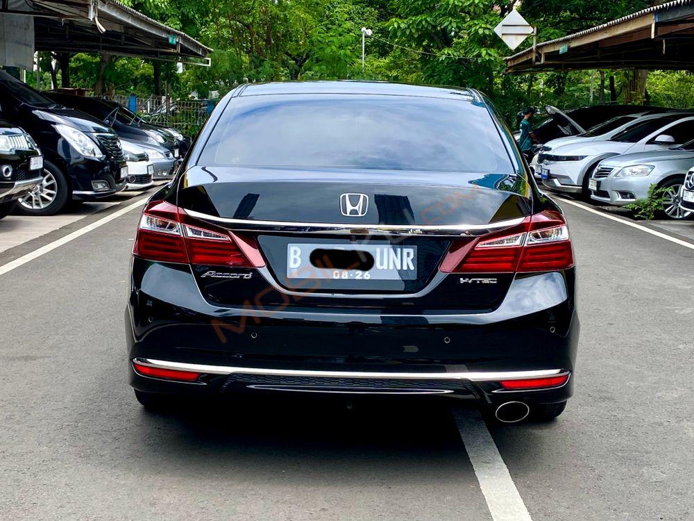 Mobil Honda Accord 2016