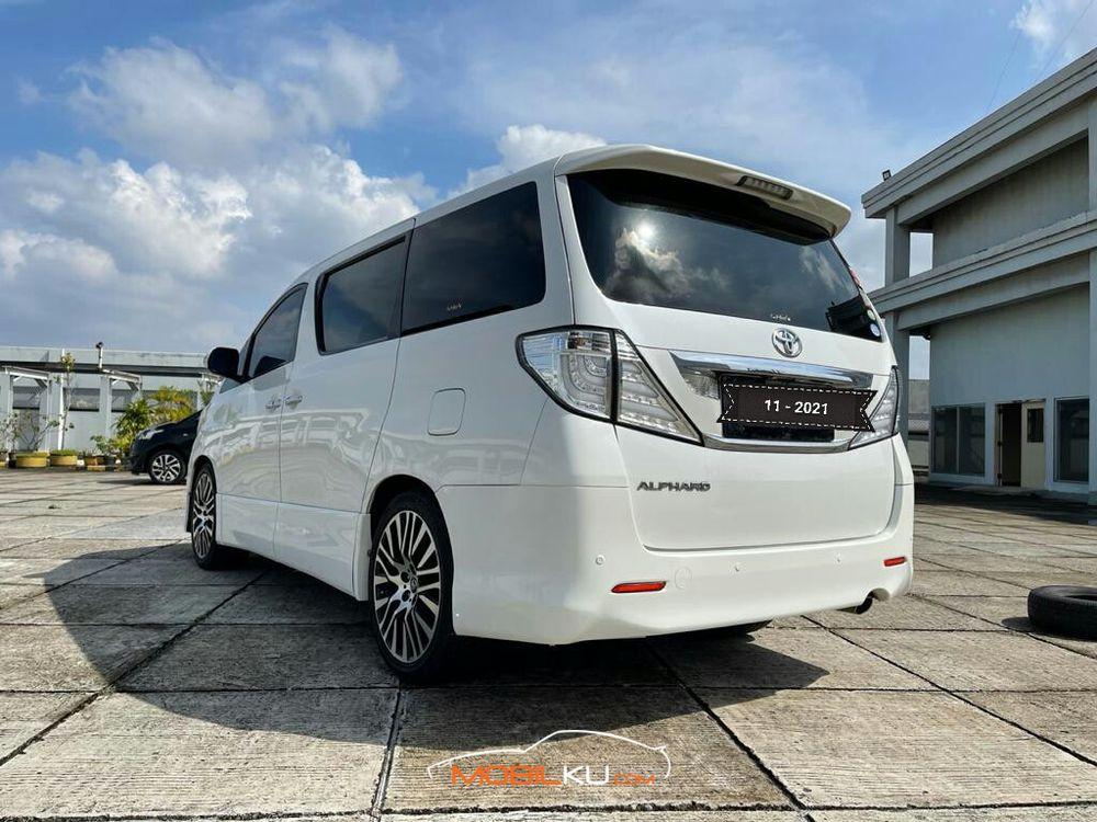 Mobil Toyota Alphard 2010