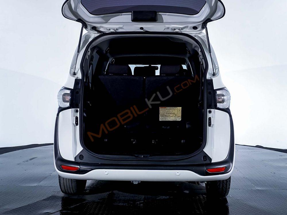 Mobil Toyota Sienta 2020