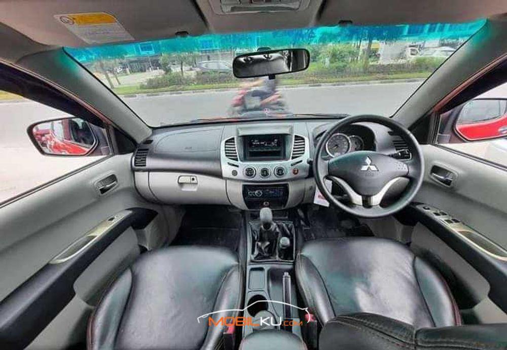 Mobil Mitsubishi Triton 2012