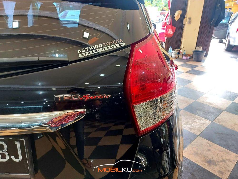 Mobil Toyota Yaris 2016