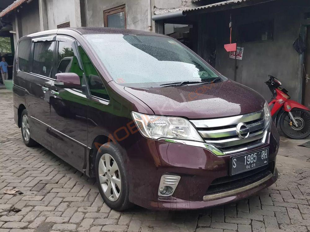 Mobil Nissan Serena 2014