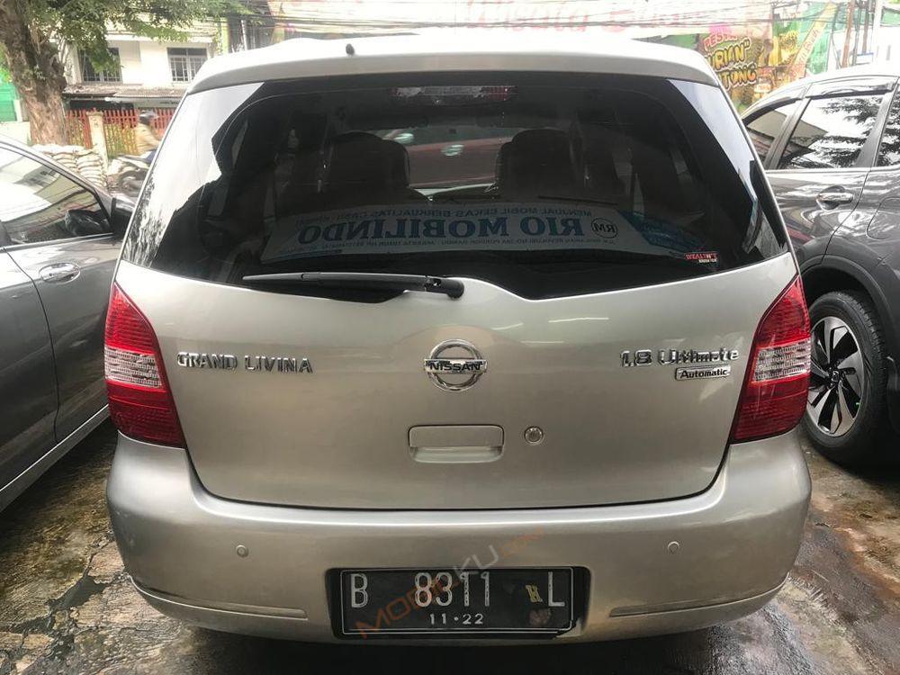 Mobil Nissan Grand Livina 2007