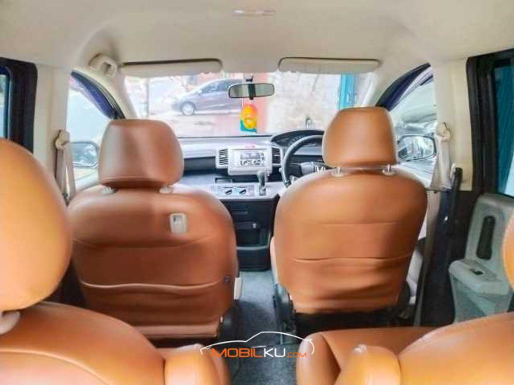 Mobil Honda Freed 2011